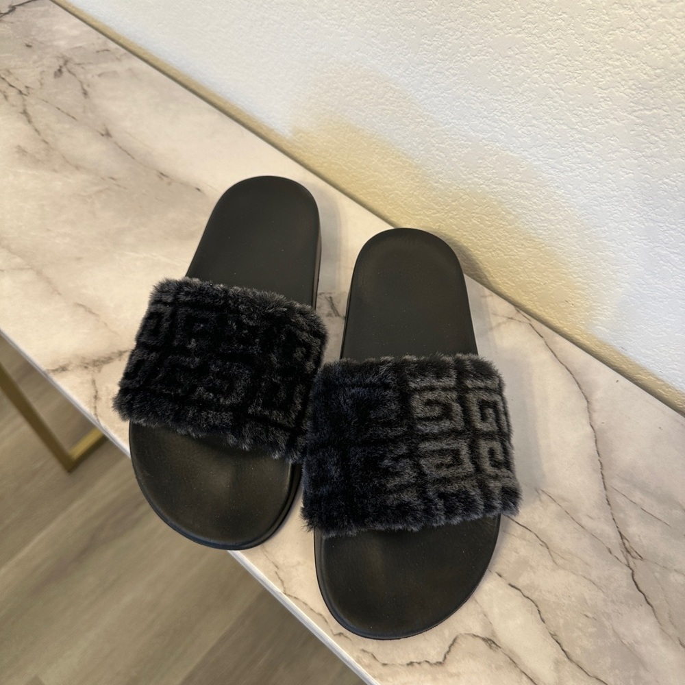 GIVENCHY Black Fur Slides 10